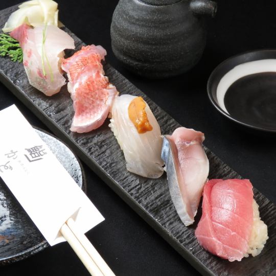 The finest [nigiri sushi] made with fish directly procured from a store near Yanagibashi Central Market