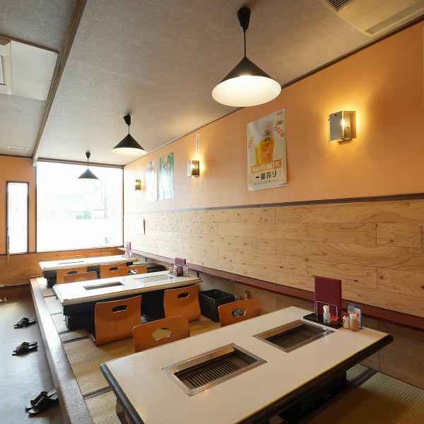 最大50名様までOK◎大人数での宴会に対応できる小上がり式の座敷席をご用意しております。座敷席は広々としており、会社宴会などさまざまなシーンでご利用いただけます。心地よい空間で、上質なお肉を囲んで楽しいひとときをお過ごしください♪