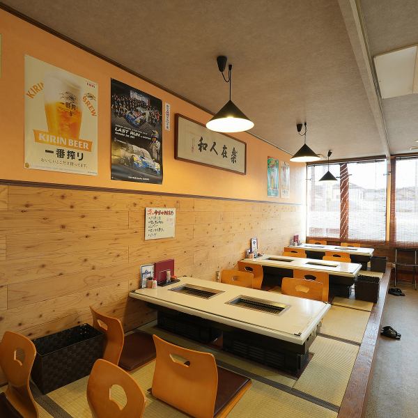 アクセスも良好で、ご家族連れや宴会利用に便利です◎店内は温かみのあるデザインで、落ち着いた雰囲気が魅力です。小上がり席やテーブル席など、シーンに合わせた席をご案内いたします。心地よい空間で自家製タレや上質なお肉を楽しめるのが当店のこだわりです◎