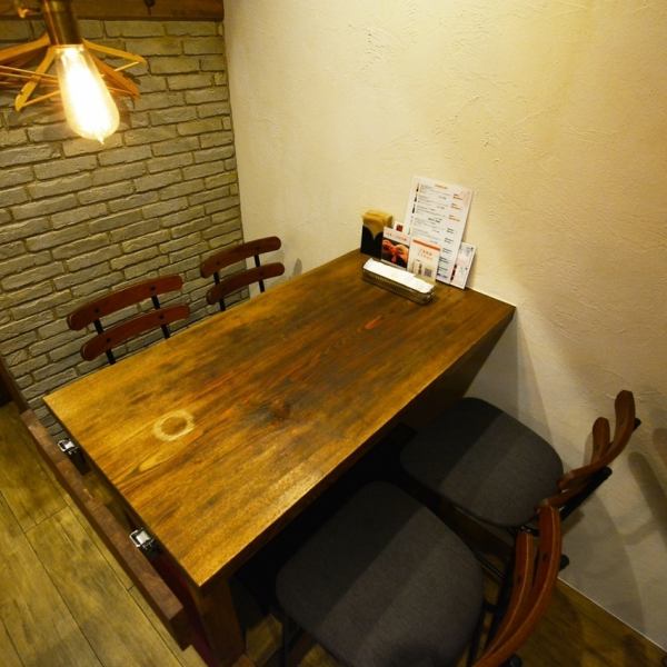 Two types of seating are available: one for 3 to 7 people and one for 3 to 6 people.