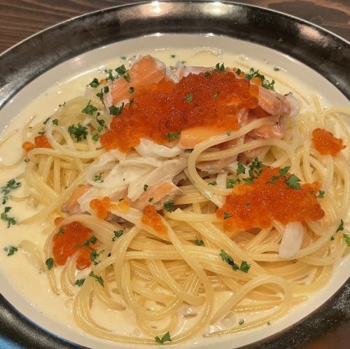 Smoked salmon and salmon roe pasta