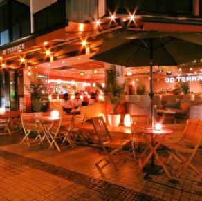 There are 2 seats, 4 seats, 6 seats, 8 seats and 12 seats with a feeling of liberation.The store is fully equipped with sofas & sofa chairs and terrace seats.Beer garden-style terrace on Orion Street.