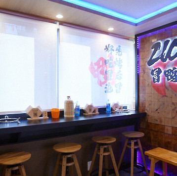 落ち着いた店内で本格中華料理を…絶品的な中国の雰囲気が自慢のお店。ランチもディナーもおすすめ！5席のカウンター席では、大きな窓越しに外の景色を眺めながらお食事ができ、おひとり様にも人気です！竹で仕切られた7卓のテーブル席は、グループはもちろん、連結して団体でのご利用も可能。