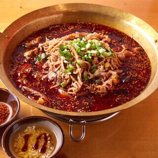 中国調味料で仕上げた《センマイ入り四川風煮込み》