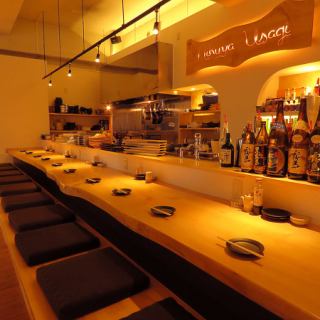 オープンキッチンの店内は食欲をそそる香りで溢れています！