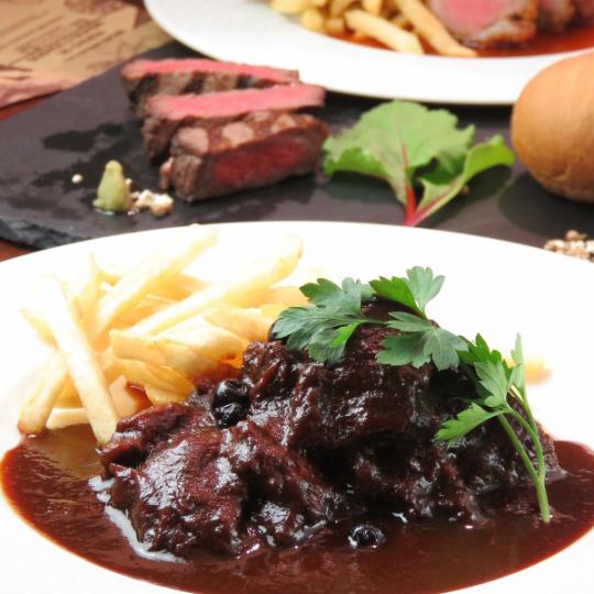 【自助晚餐】主要肉類+«熟食店·沙拉·軟飲料等自助餐»2500日元(含稅)