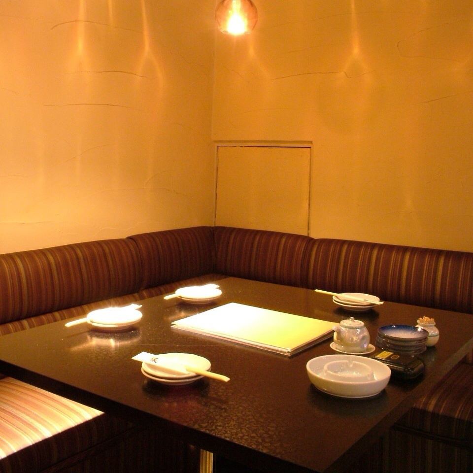There are large and small private rooms.4 people for small groups, up to 20 people for large banquets ◎