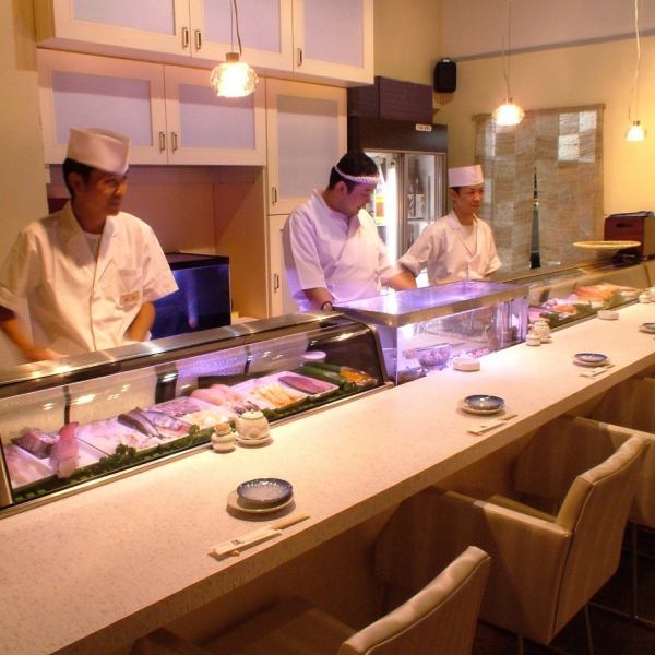 [1st floor, counter seats] A special seat where you can enjoy talking about food and fish with the friendly chef and chef! Recommended for a quick drink after work!