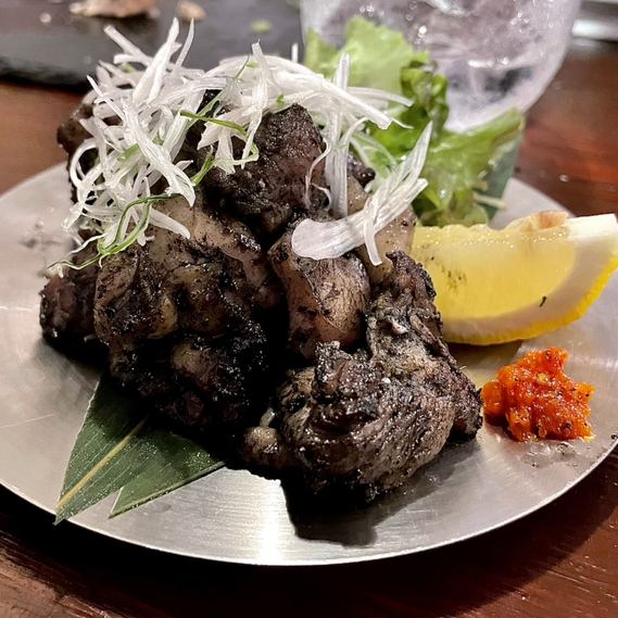 [Charcoal-grilled young chicken thigh]