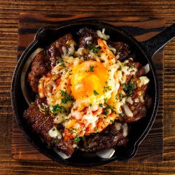 玉子キムチの鉄板カルビ焼き