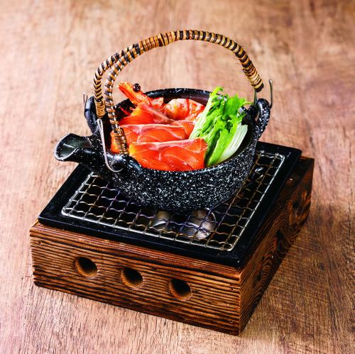 土瓶蒸し風 湯葉と鮭の土瓶鍋