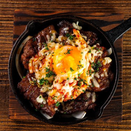 玉子キムチの鉄板カルビ焼き