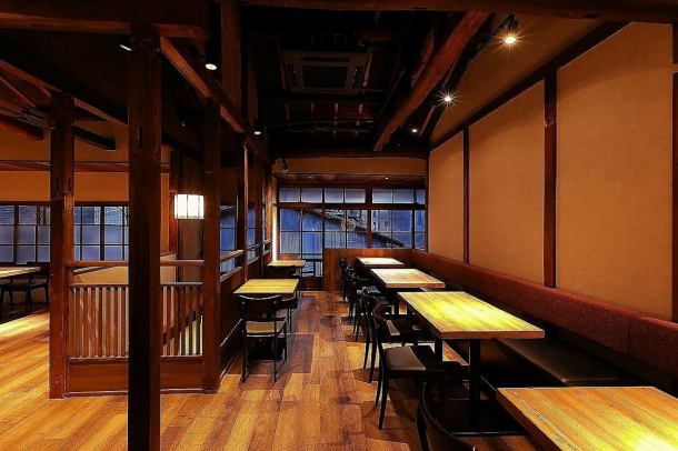 2Fテーブル席は、約50名様までのご利用OK!団体様大歓迎!!1F・2Fを合わせると92席ございます。各種ご宴会、承っております!