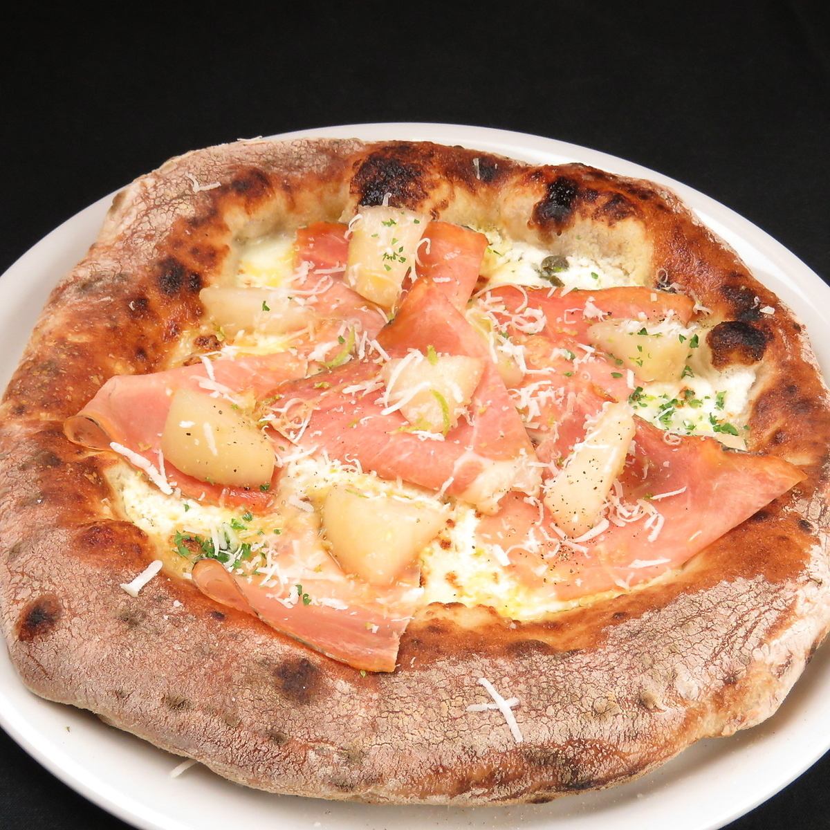 Enjoy kiln-baked pizza at a hideaway Italian ☆ Let's meet girls with meat dishes and dolce ♪