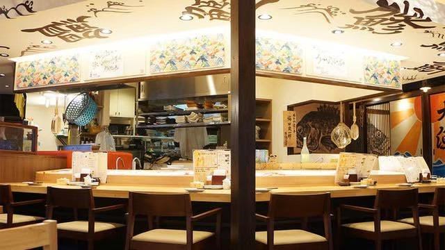 Counter seats where you can watch the preparation up close.Enjoy our signature dishes made with a focus on freshness.