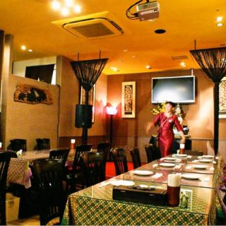 [Sukhumvit Soi 55 Nishi-Shinjuku]舞台上也有桌位！