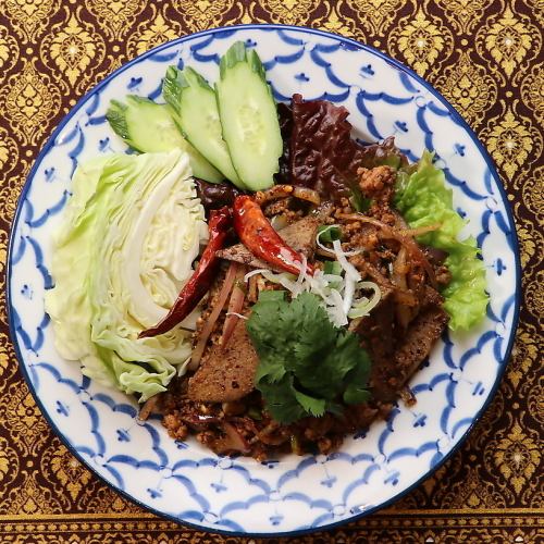 Minced pork with spicy herbs