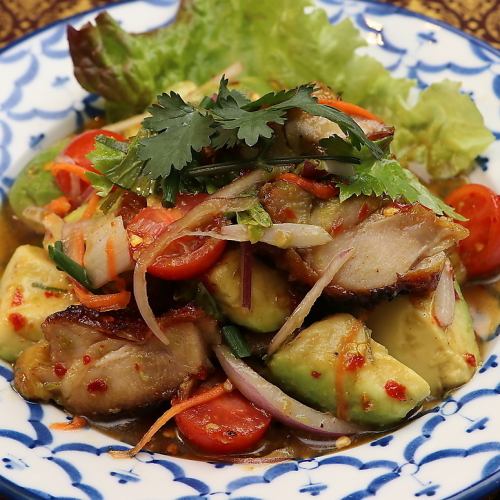 grilled chicken and avocado salad