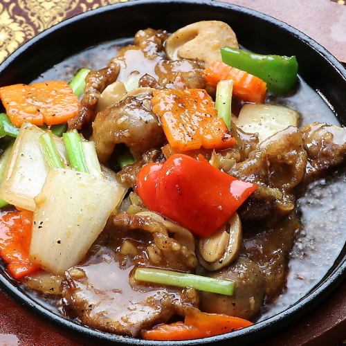 Hot iron plate! Stir-fried beef with black pepper