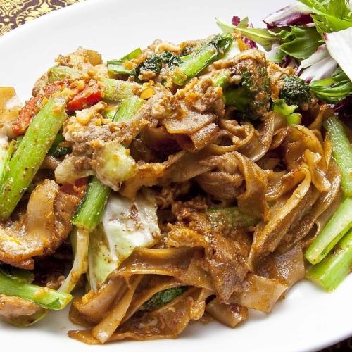 Fried rice noodles with Thai soy sauce and pork and vegetables