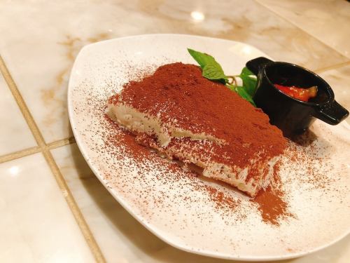 Classic Tiramisu ~Served with Tomato Confiture~