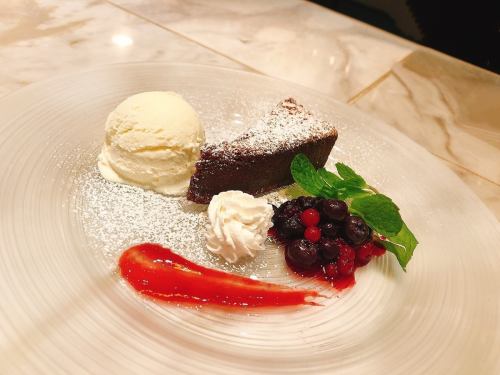 Chocolate Gateau with Vanilla Gelato