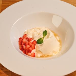 フレッシュパンナコッタ　～季節のコンポート～