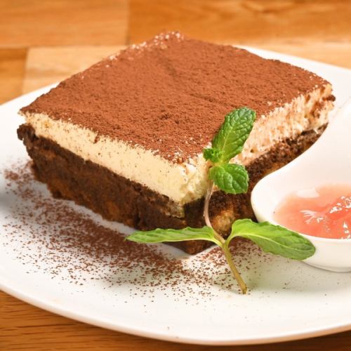 クラシックティラミス　～トマトのコンフィチュール添え～