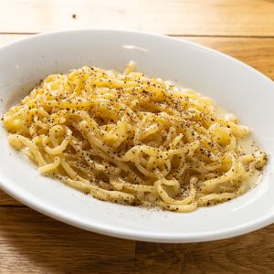 ペコリーノロマーノチーズ カチョエペペ トンナレッリ