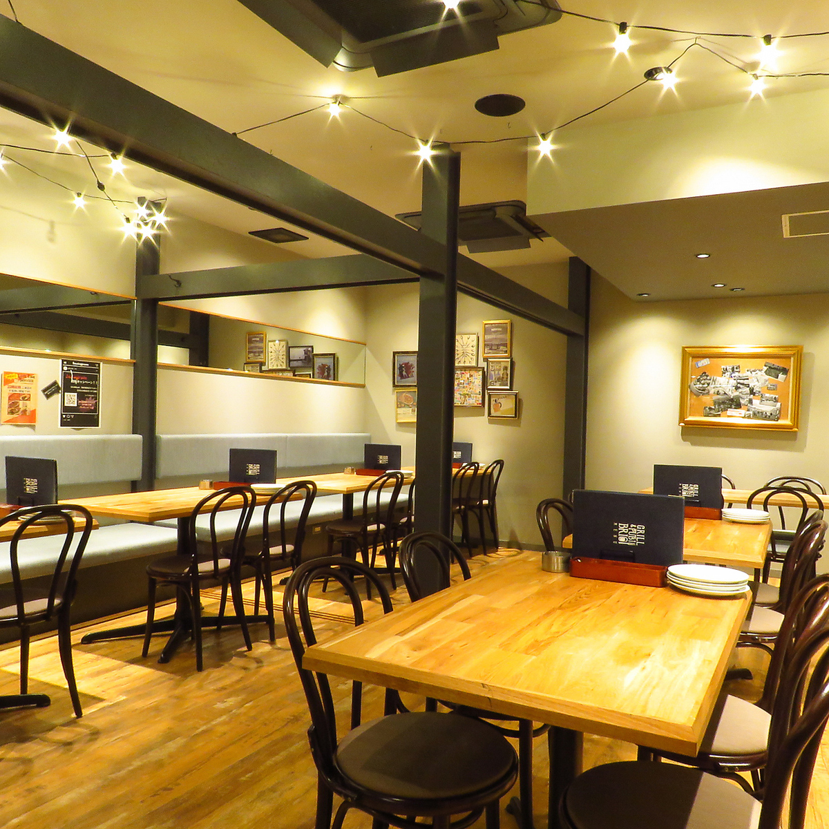 Table seating is also available for use as a private room ★ Accommodates 25 to 30 people ◎