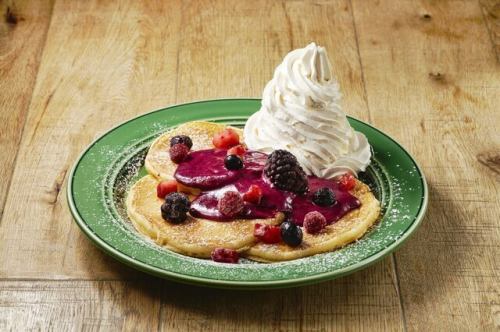 ベリー&ベリーソースパンケーキ
