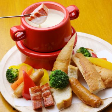A cheese fondue with lots of ingredients that you can enjoy as an option for lunch!