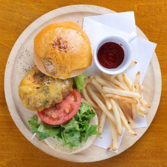 3種チーズの肉厚バーガー