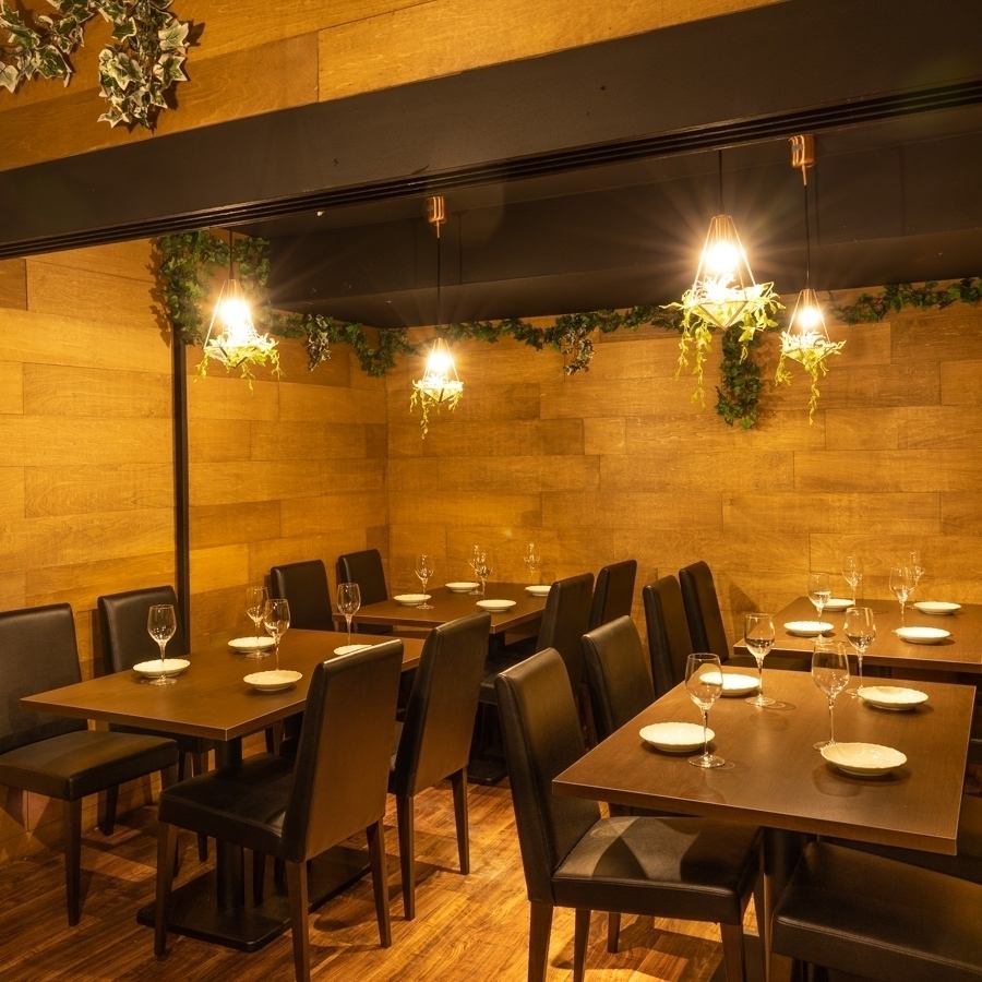 Banquets for 20 or more people are also OK♪ The stylish interior is popular with girls◎