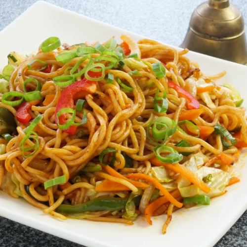 [Our recommended chaumen] Indian refreshing fried noodles with spices of wheat noodles and vegetables ☆