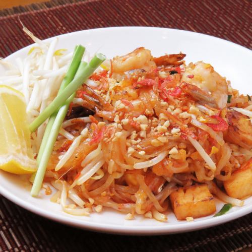 Recommended dish 2: Hattai (Thai-style yakisoba)