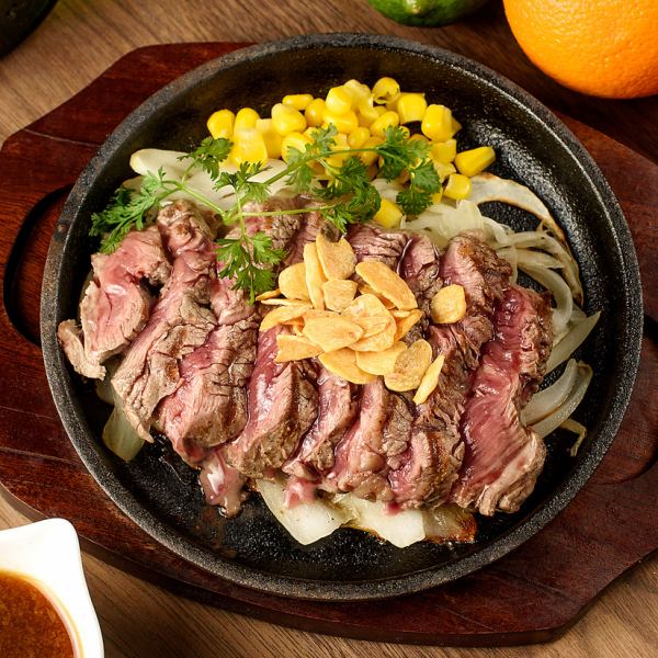 【DiningBarUNISEX】わんぱくなお肉料理はお酒との相性◎皆でシェアして食べてもOK！