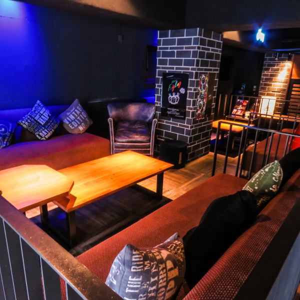 【黒崎駅5分】黒崎イチの雰囲気と名高い「UNISEX」！朝5時まで営業のオトナのアソビ場。ご利用人数に合わせたお席はカウンター・テーブル席の他、くつろぎのソファー席もご用意。ワイワイ楽しみたい方へアミューズメントも充実！ダーツ、ビリヤード、カラオケ、ボードゲームからTVゲームまで幅広く。話題のシーシャもあり◎