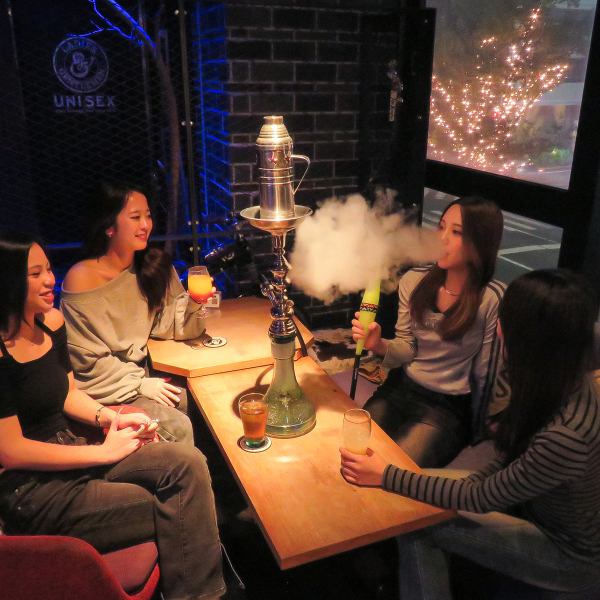 【深受時尚女孩們的喜愛！ 】在引人注目的時尚空間裡享受水煙帶來的清涼時光♪
