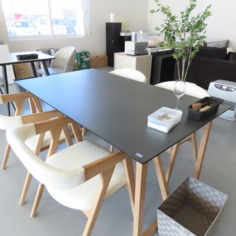 4名掛けテーブル席は広々としており、ご家族でのお食事や小規模な飲み会にピッタリです！