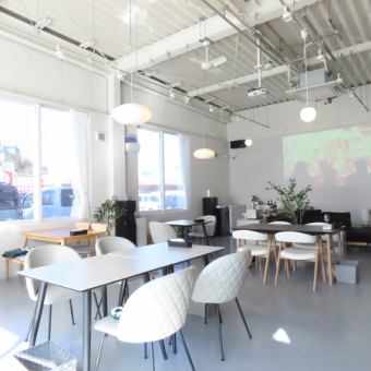 当店の貸切利用は最大３０名様までご利用いただくことができます。お料理の内容はお電話でお問い合わせいただいた際にご相談を承ります。またカラオケやプロジェクターも完備しており、パーティー利用や結婚式の二次会に最適です☆