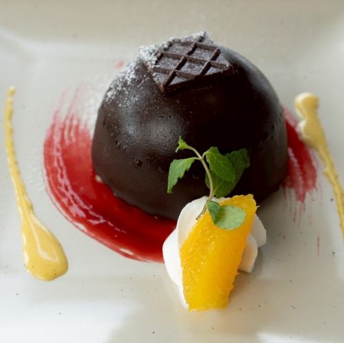 チョコレートムースのドームケーキ
