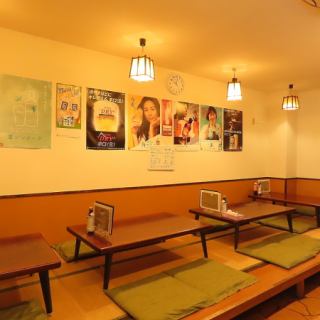 アットホームで落ち着いた雰囲気の店内には、4名様でご利用いただけるお座敷席を4つご用意しております。各種宴会や気の合う仲間、ご家族でのお食事など幅広いシーンに最適です。