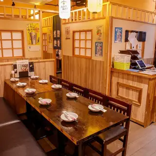 宴会プランも豊富にご用意しておりますのでお客様にぴったりのプランをお選びください！大人がゆっくりできる空間であることをテーマに、和をモダンに表現した清潔感ある店内。お客様がご宴会とお料理に集中できるよう個室（4名様からご予約可能）へご案内。新宿で人気の料理をご提供させていただきます