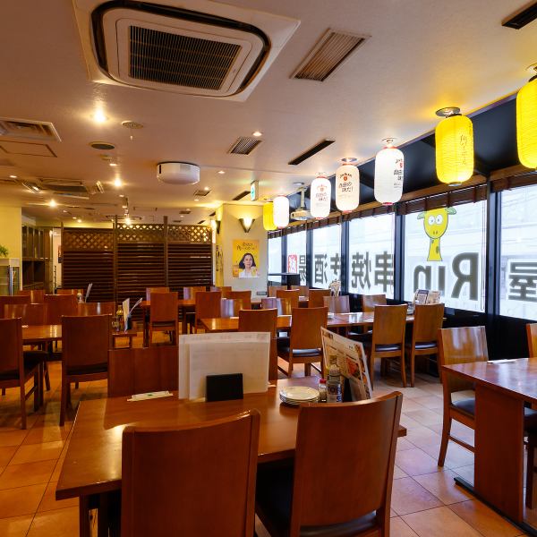 店内は90席と広々とした空間です。座敷席は大人数の宴会にも最適です！