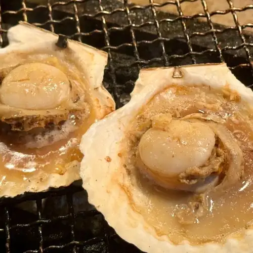 Grilled scallops with soy sauce and butter