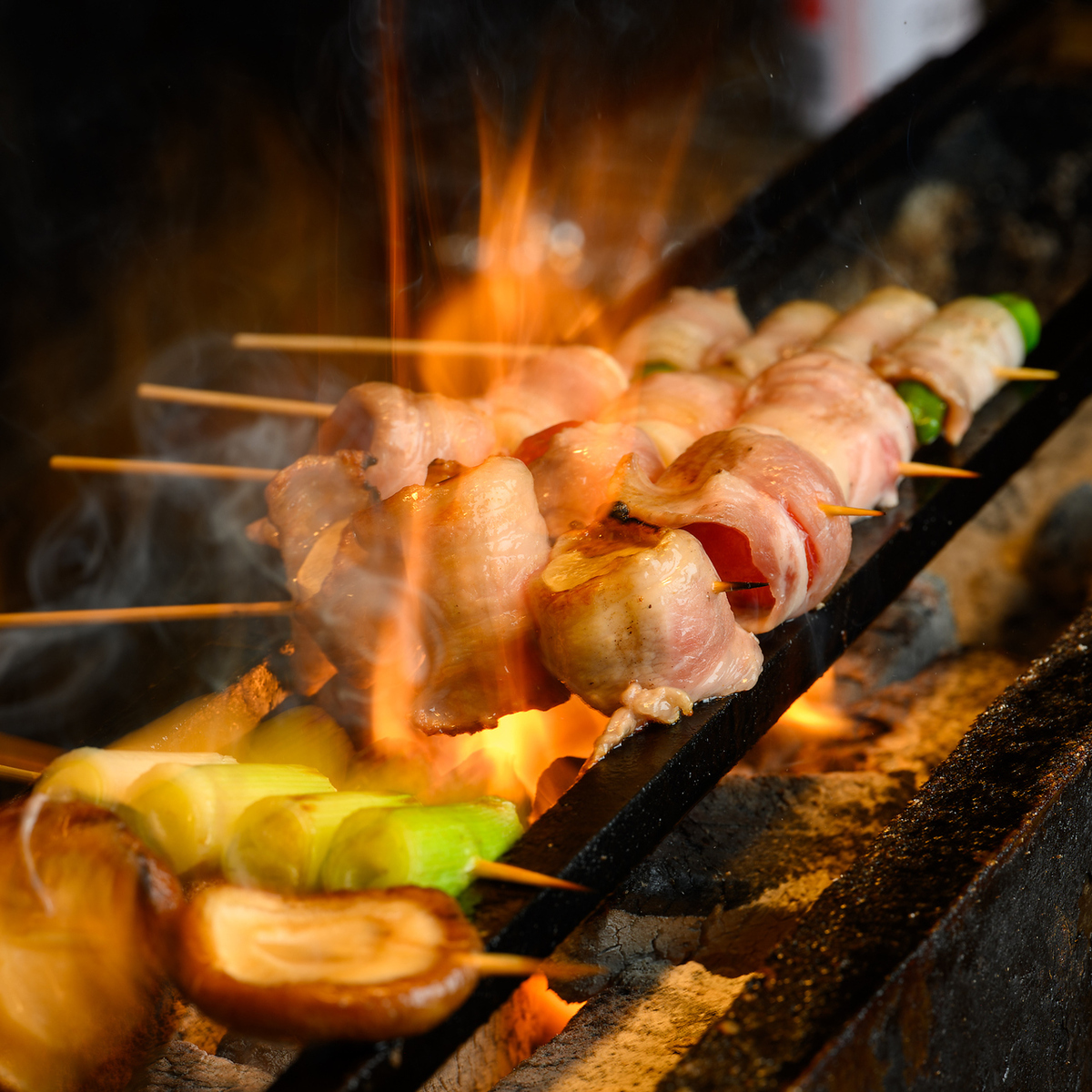 We're open from 12pm on Sundays! Enjoy delicious skewers and great drinks for a fun daytime party♪