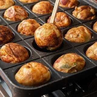 It's fun to make takoyaki♪ We also have an all-you-can-eat takoyaki course☆