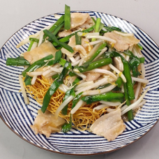 Pork, chives and bean sprouts udon