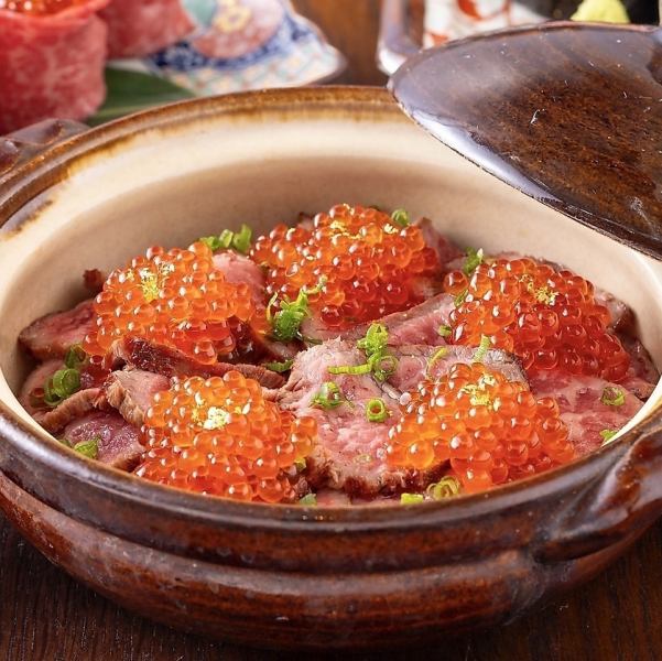 Earthenware pot rice with ichibo and salmon roe